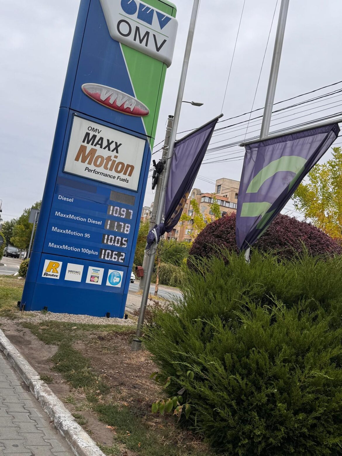 AV.EUROPARLAMENTAR DIANA IOVANOVICI-ȘOȘOACĂ: BENZINA A TRECUT DE 10 LEI MOTORINA SE APROPIE DE 12 LEI. ROMÂNII PLĂTESC PREȚUL BĂTĂII DE JOC A UZURPATORULUI BOLOJAN